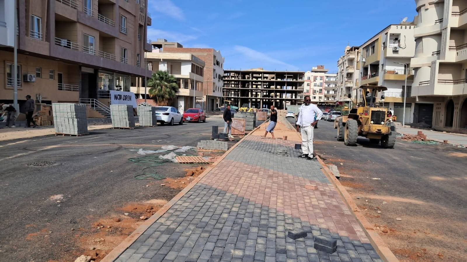 استمرار تطوير ورفع كفاءة الطرق بشوارع مدينة الغردقة