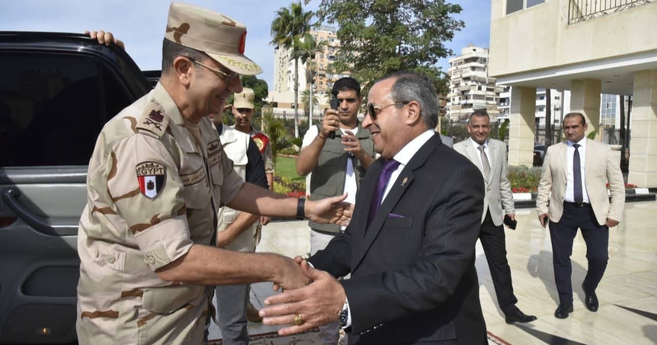 محافظ بورسعيد يستقبل قائد قوات الدفاع الشعبي والعسكري