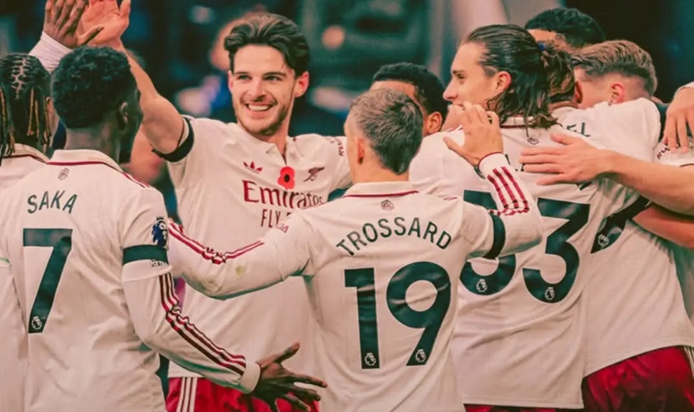 آرسنال يهزم بيرنلي ويحافظ علي صدارة الدوري الإنجليزي