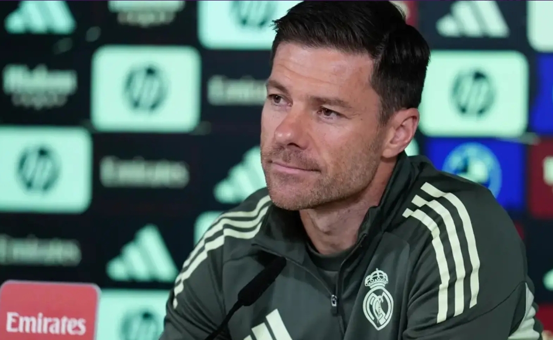 توتر في غرفة ملابس ريال مدريد.. وصرامة ألونسو تثير استياء النجوم