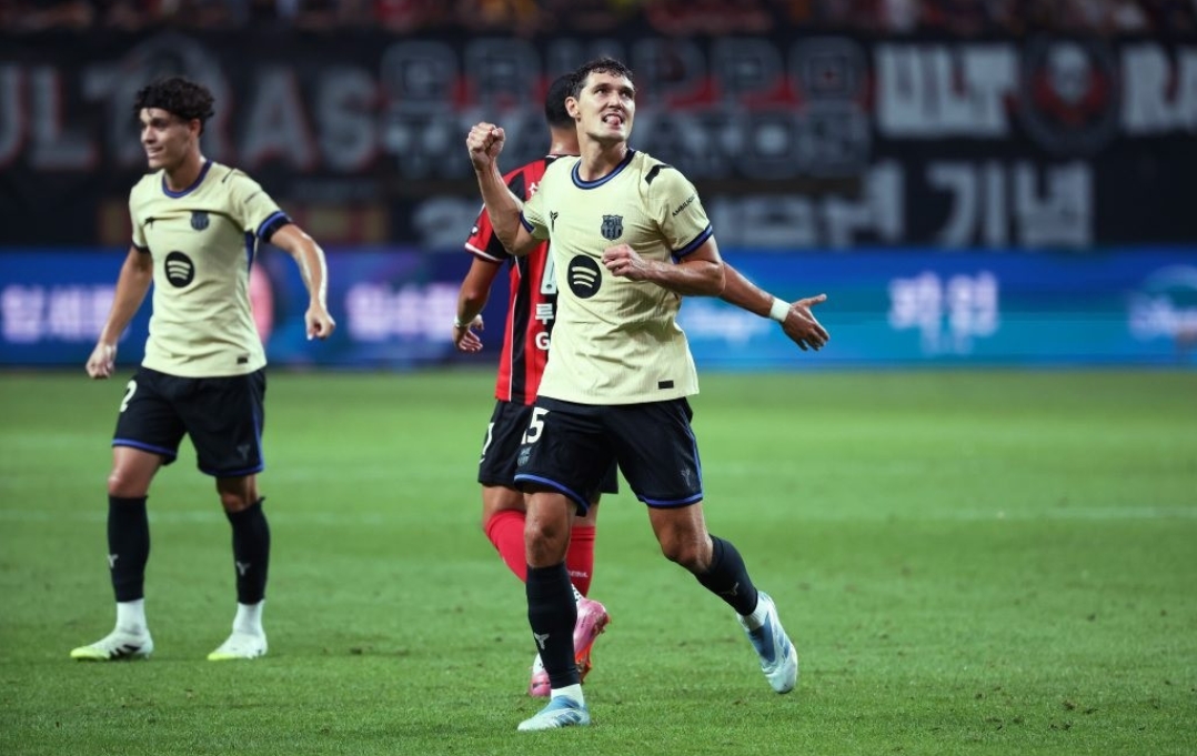النصر السعودي يخطط لخطف كريستنسن من برشلونة في الصيف