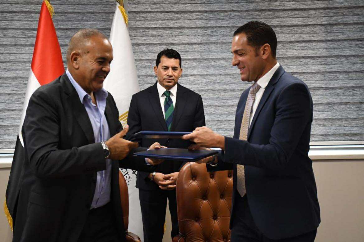 أشرف صبحي يشهد توقيع بروتوكول تنظيم بطولة العالم للسباحة بالزعانف للجامعات 2026 بشرم الشيخ