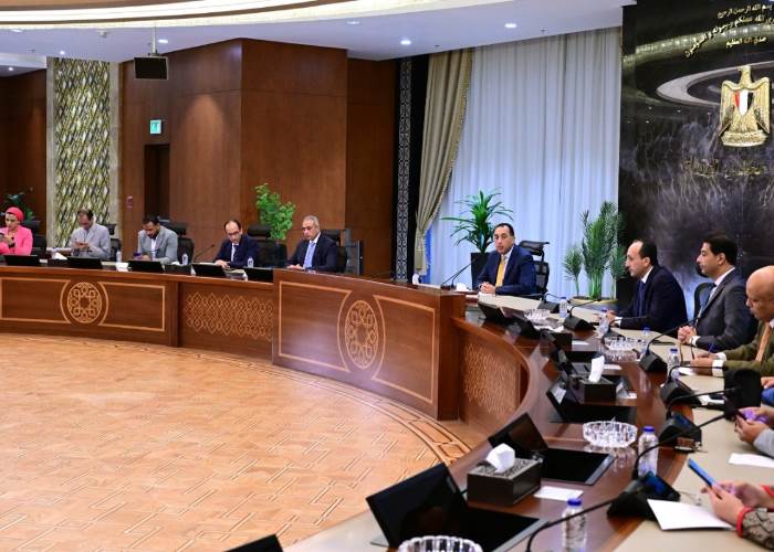 مدبولي يستعرض مخطط تطوير المناطق المحيطة بالأهرامات و المتحف المصري الكبير