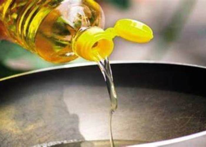 حقيقة وجود أزمة في زيت الطعام بالأسواق المحلية
