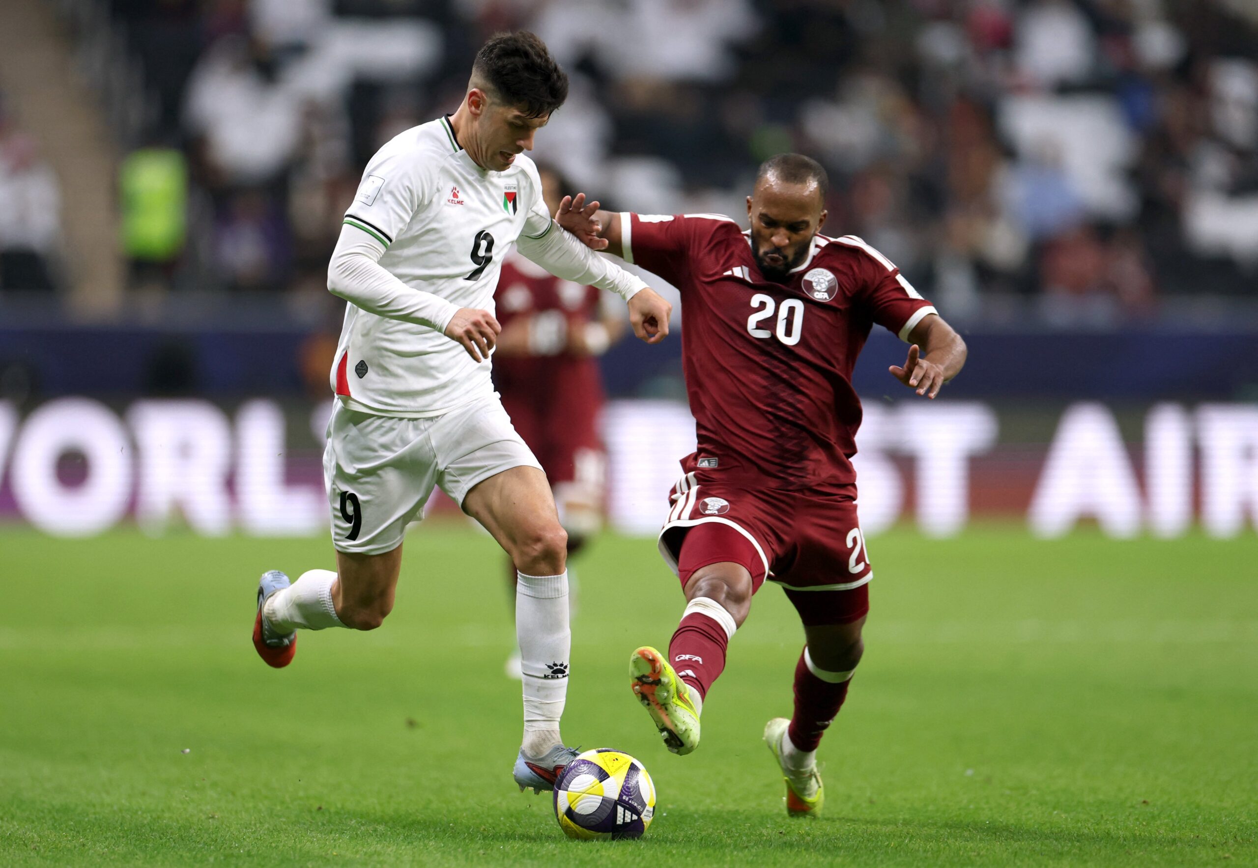فلسطين تخطف فوزًا مثيرًا من قطر في كأس العرب (فيديو)