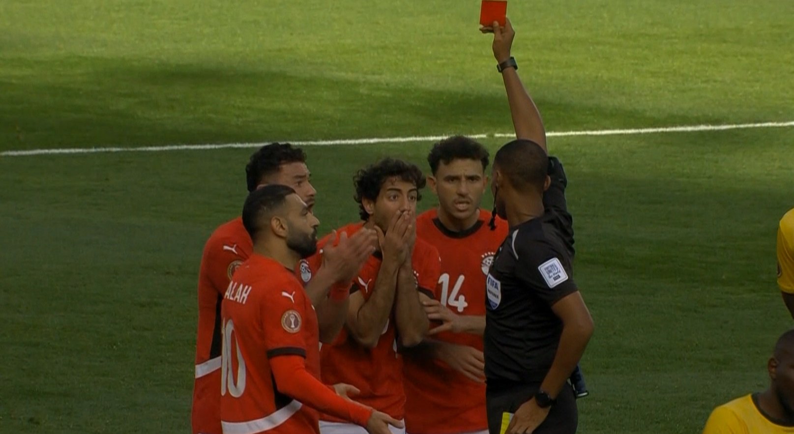 محمد هاني يعتذر للجمهور المصري بعد الطرد أمام جنوب أفريقيا