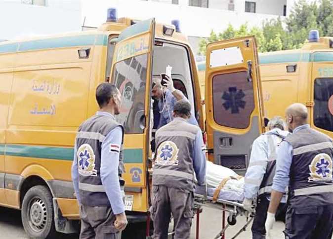 ميكروباص مجهول يلقى جثة و10 مصابين أمام مركز طبى بأسوان