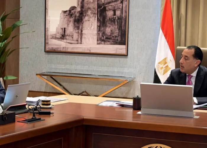 مدبولي يلتقي وزير البترول لمتابعة الاستثمارات ومشروعات الطاقة الخضراء