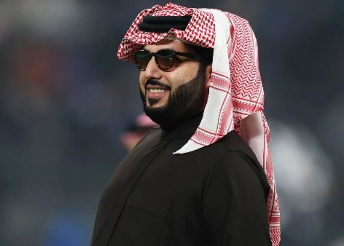 تركي آل الشيخ يحسم الجدل حول مشاركة موسم الرياض بفيلم الست