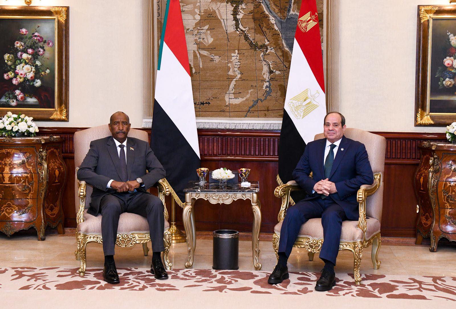  الرئيس السيسي يستقبل الفريق أول عبدالفتاح البرهان ويؤكد دعم مصر الكامل للشعب السوداني