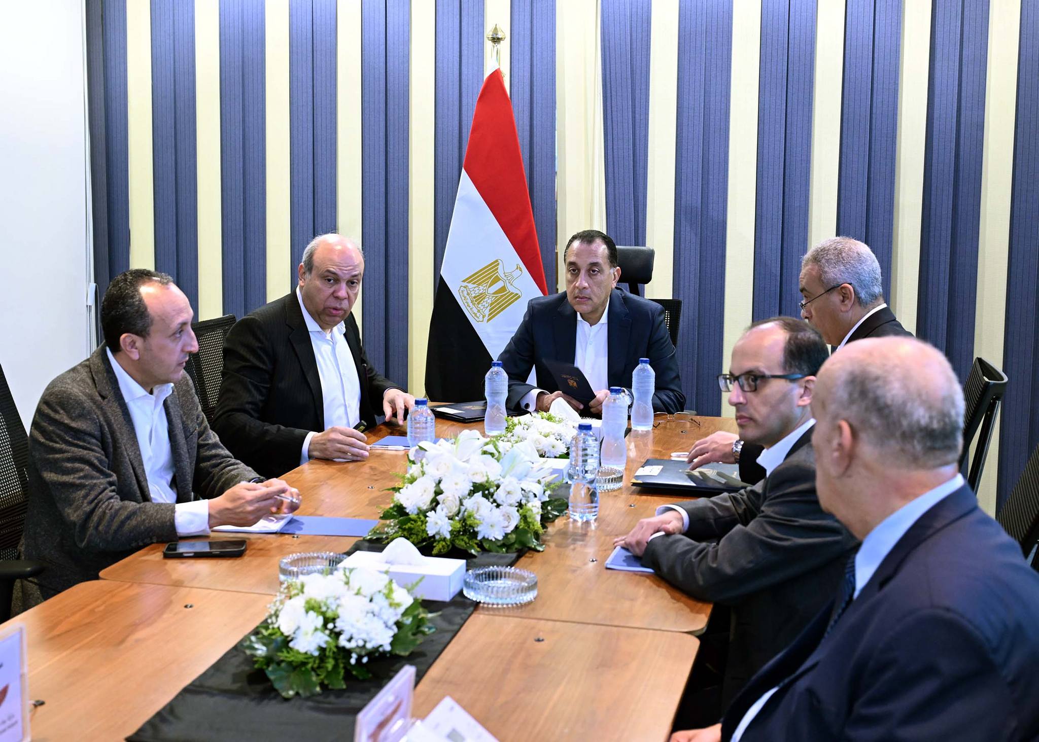 مدبولى يجتمع مع وزير الطيران لاستعراض استراتيجيات تطوير شركة مصر للطيران
