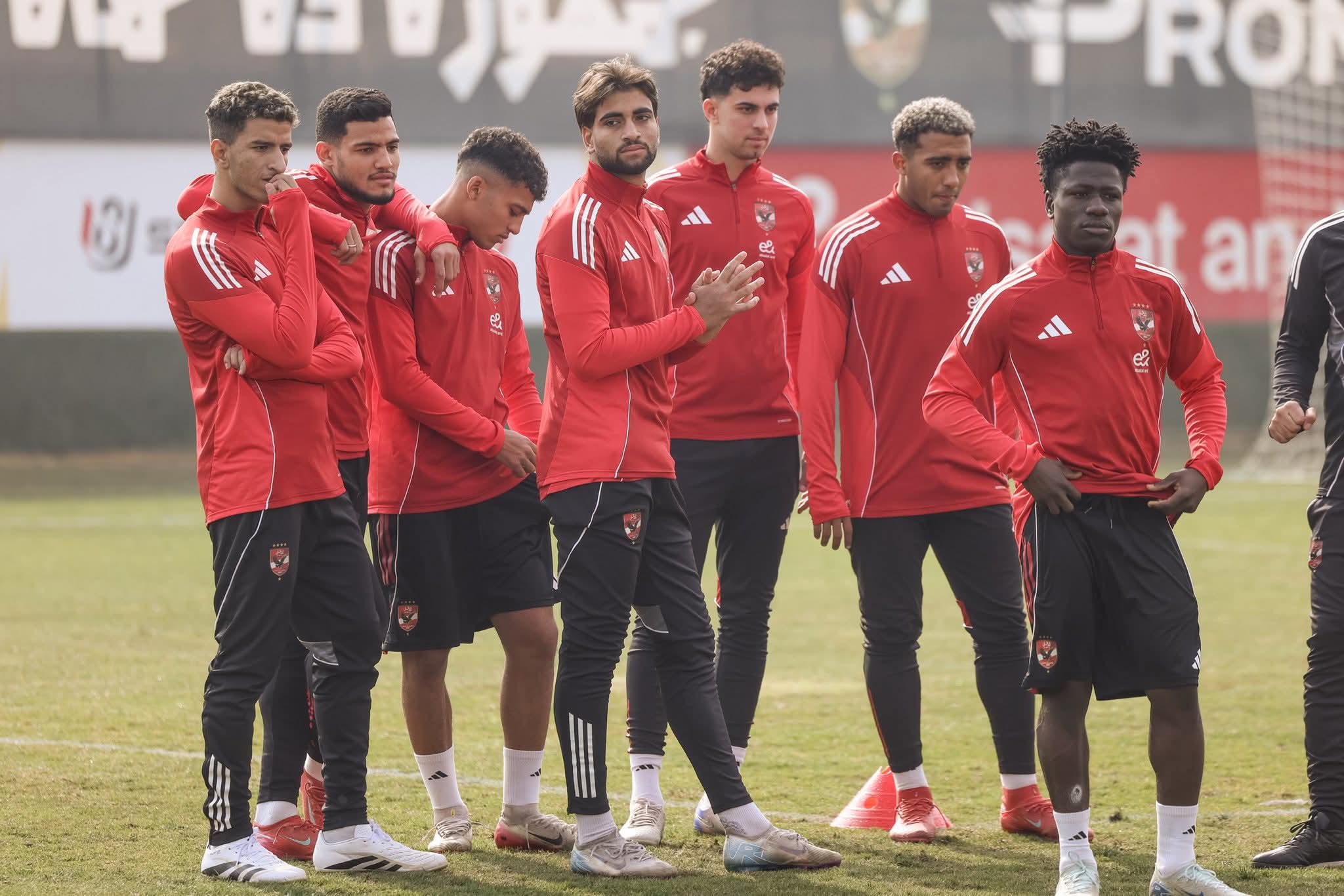 الشحات والعش الأبرز .. دكة بدلاء الأهلي لمواجهة المصرية للاتصالات