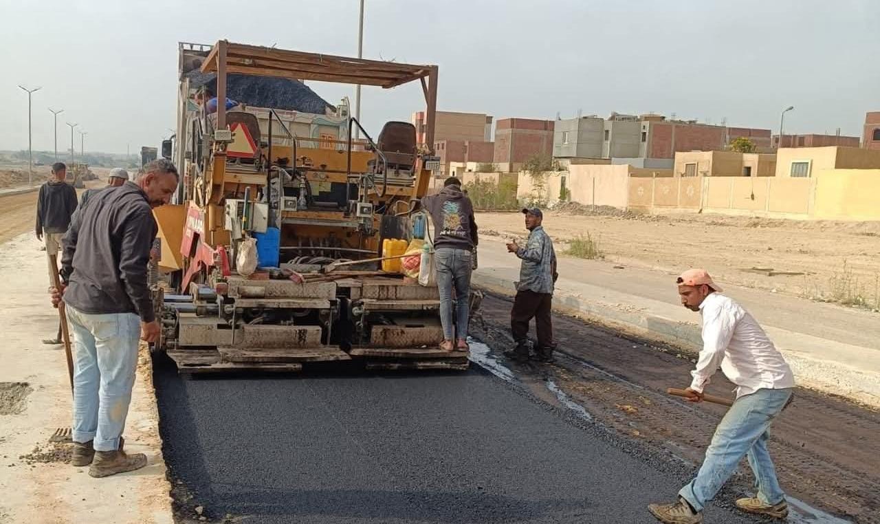 وزير الإسكان يتابع أعمال تطوير الطرق والمرافق بالمناطق الصناعية بعدد من المدن الجديدة