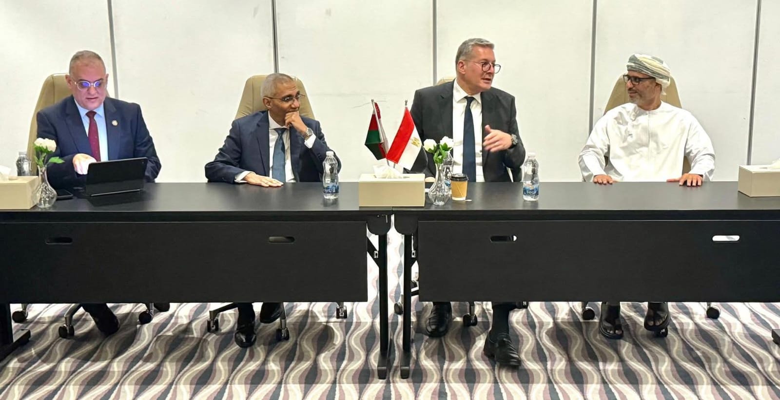 وزير البترول يبحث مع أوكيو العمانية مساهمة بتروجت في تنفيذ مشروع نقل الغاز الطبيعي بسلطنة عُمان