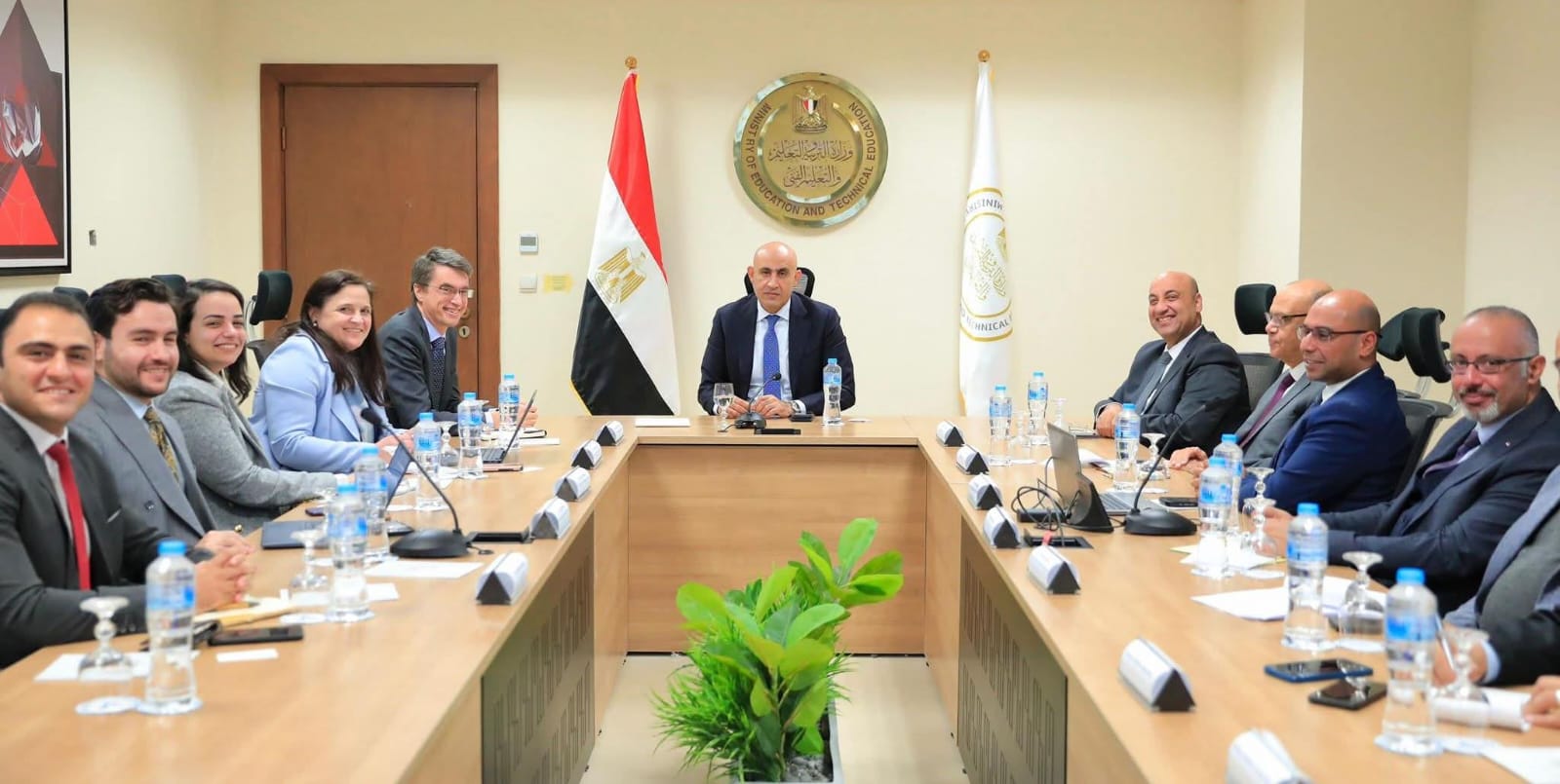 وزير التربية والتعليم يستقبل المدير الإقليمي للبنك الدولي.. تفاصيل