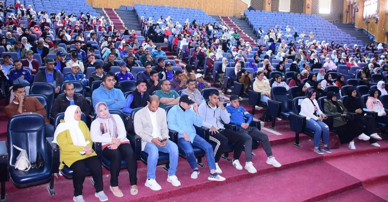 انطلاق فعاليات برنامج القيادات الطلابية بجامعة سوهاج