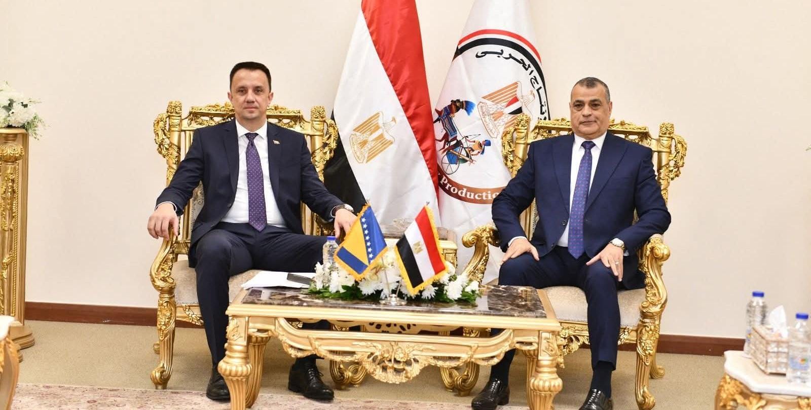 وزير الإنتاج الحربي ووزير الطاقة والتعدين البوسني يناقشان سبل التعاون