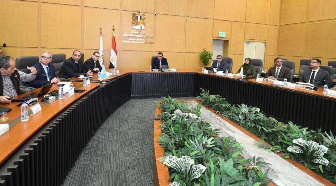 وزير الإسكان يعقد اجتماعاً مع مسئولي شركة "سيتي إيدج".. تفاصيل