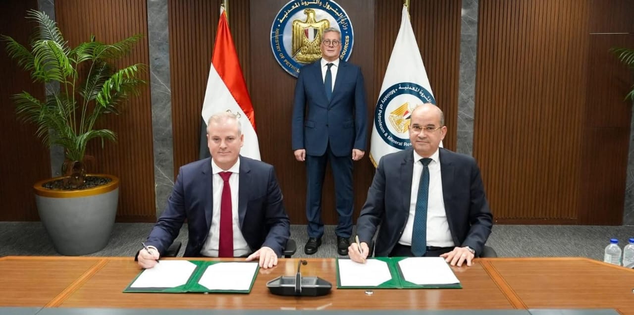 وزير البترول يشهد توقيع عقد رخصة إنتاج وقود الطائرات المستدام