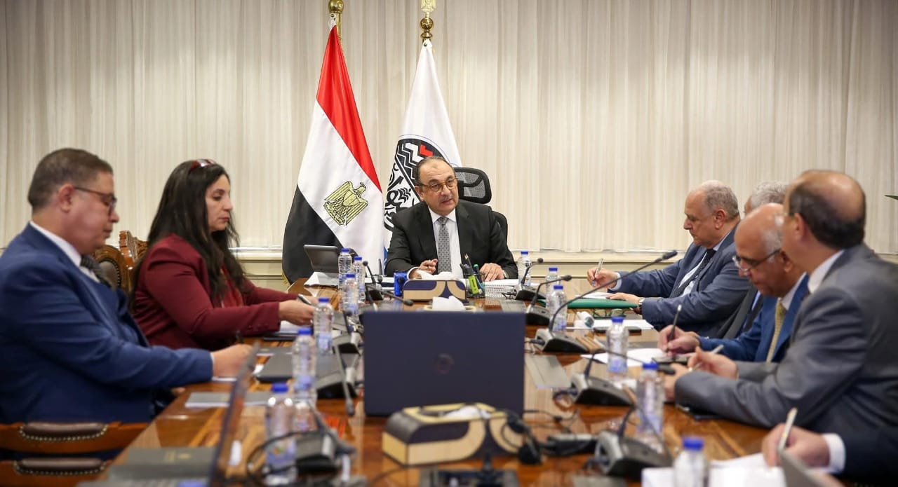 وزير قطاع الأعمال يتابع مؤشرات الأداء والموقف التنفيذي للمشروعات
