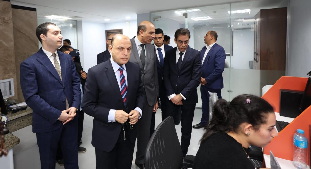 محافظ كفرالشيخ يفتتح مكتب تصديقات الخارجية داخل الغرفة التجارية الجديدة
