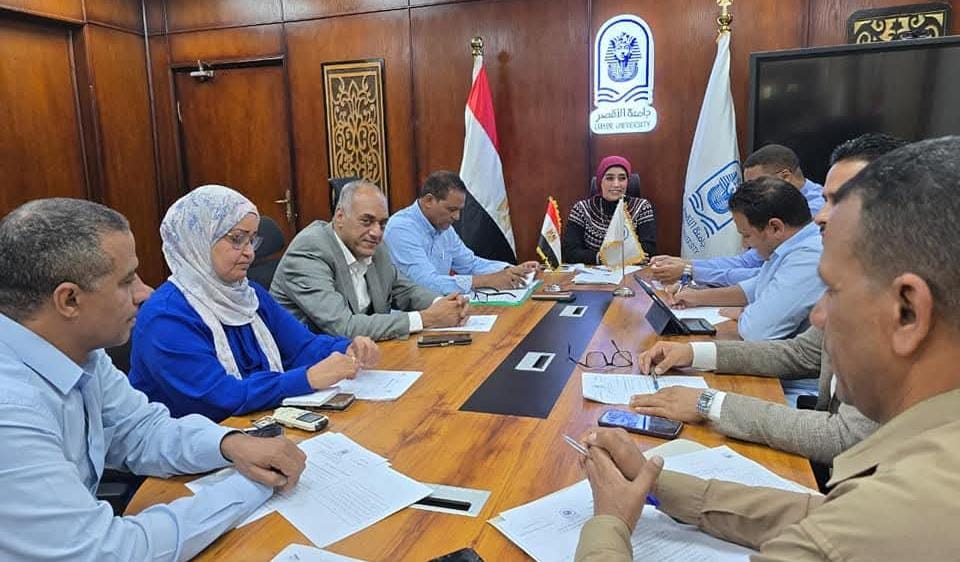 لجنة المنشآت بجامعة الأقصر تناقش مستجدات المشروعات الجامعية