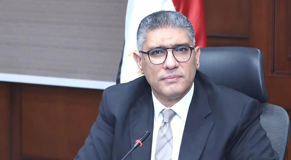 محافظ الجيزة: توريد 20 ماكينة غسيل كلوي لمستشفيات إمبابة العام والصف وشبرامنت وأبوالنمرس