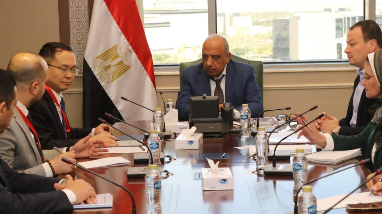 وزير الكهرباء يبحث مع مجموعة "XD" الصينية سبل دعم وتطوير الشراكة القائمة