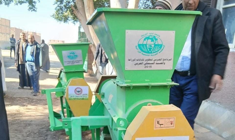 "الزراعة" توزع أكثر من 400 "فراطة ذرة" معاد تأهيلها كمنح لصغار المزارعين