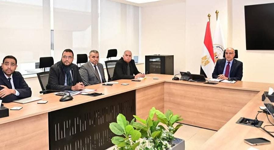 وزير الرى يتابع الموقف التنفيذي للمشروع القومي لضبط النيل