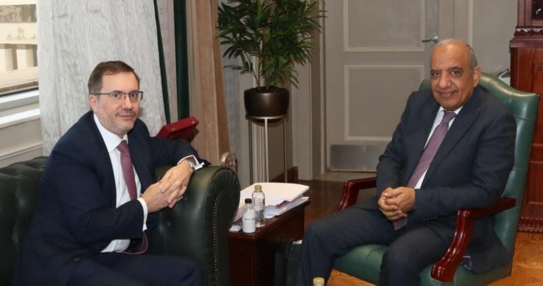 وزير الكهرباء يستقبل سفير بريطانيا بالقاهرة لبحث سبل دعم وتعزيز التعاون المشترك