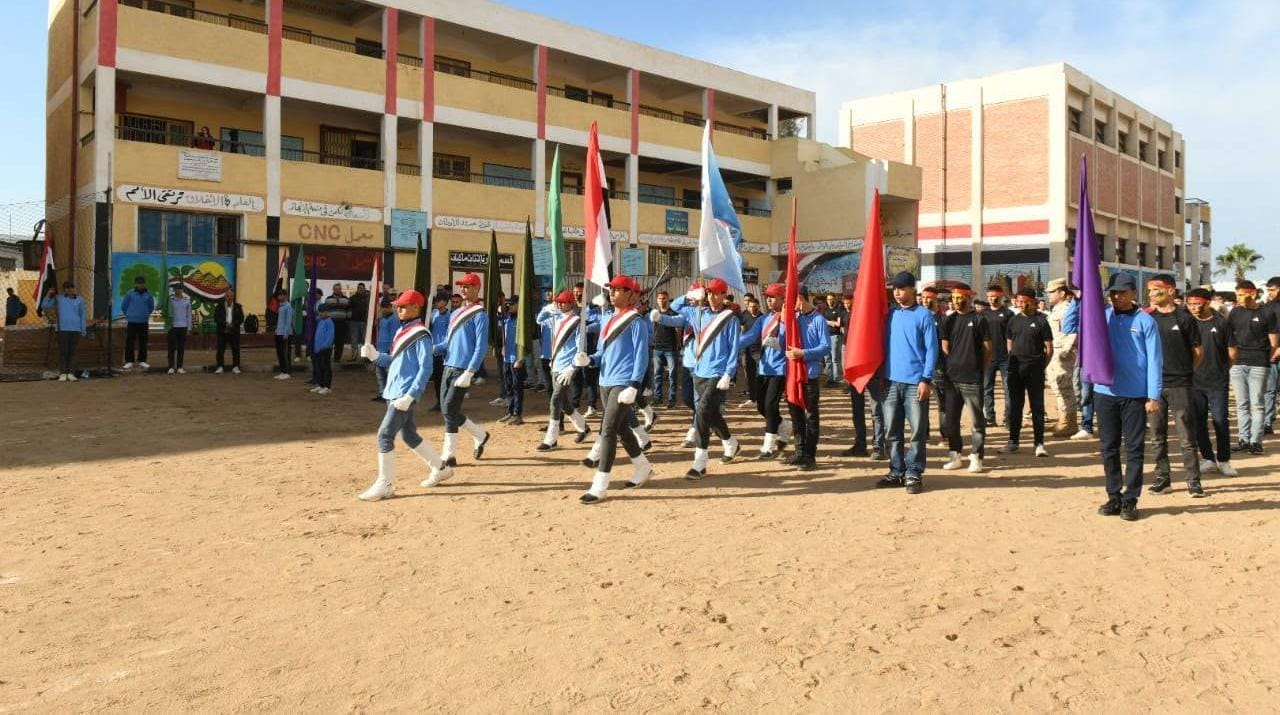 محافظ الدقهلية يشهد عرض عسكري بطابور الصباح بمدرسة أجا الثانوية الصناعية العسكرية