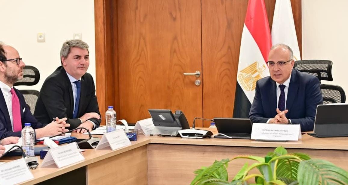 وزير الرى يلتقي ممثلي بنك الاستثمار الأوروبي