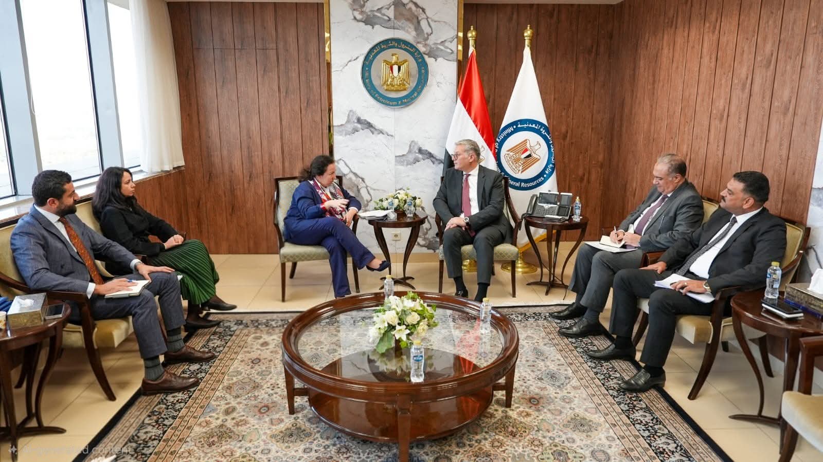 محادثات مع البنك الأوروبي لإعادة الإعمار والتنمية لبحث تعزيز الاستثمار في قطاعي البترول والتعدين
