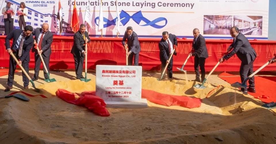 وضع حجر الأساس لمصنع شين مين للزجاج بمنطقة السخنة الصناعية