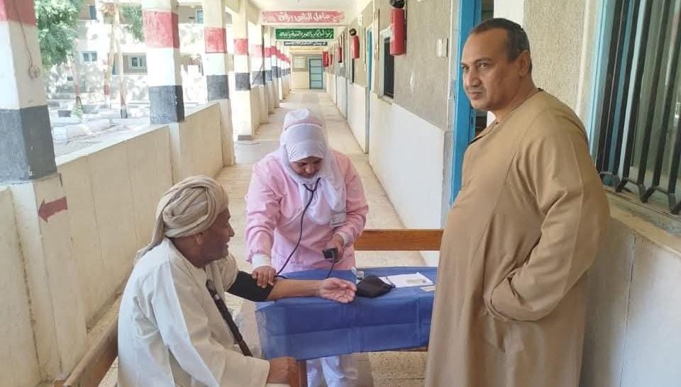 استمرار حملة "انتخب واطمّن" لتأمين الناخبين طبياً بمحافظتي الأقصر وأسوان خلال الانتخابات