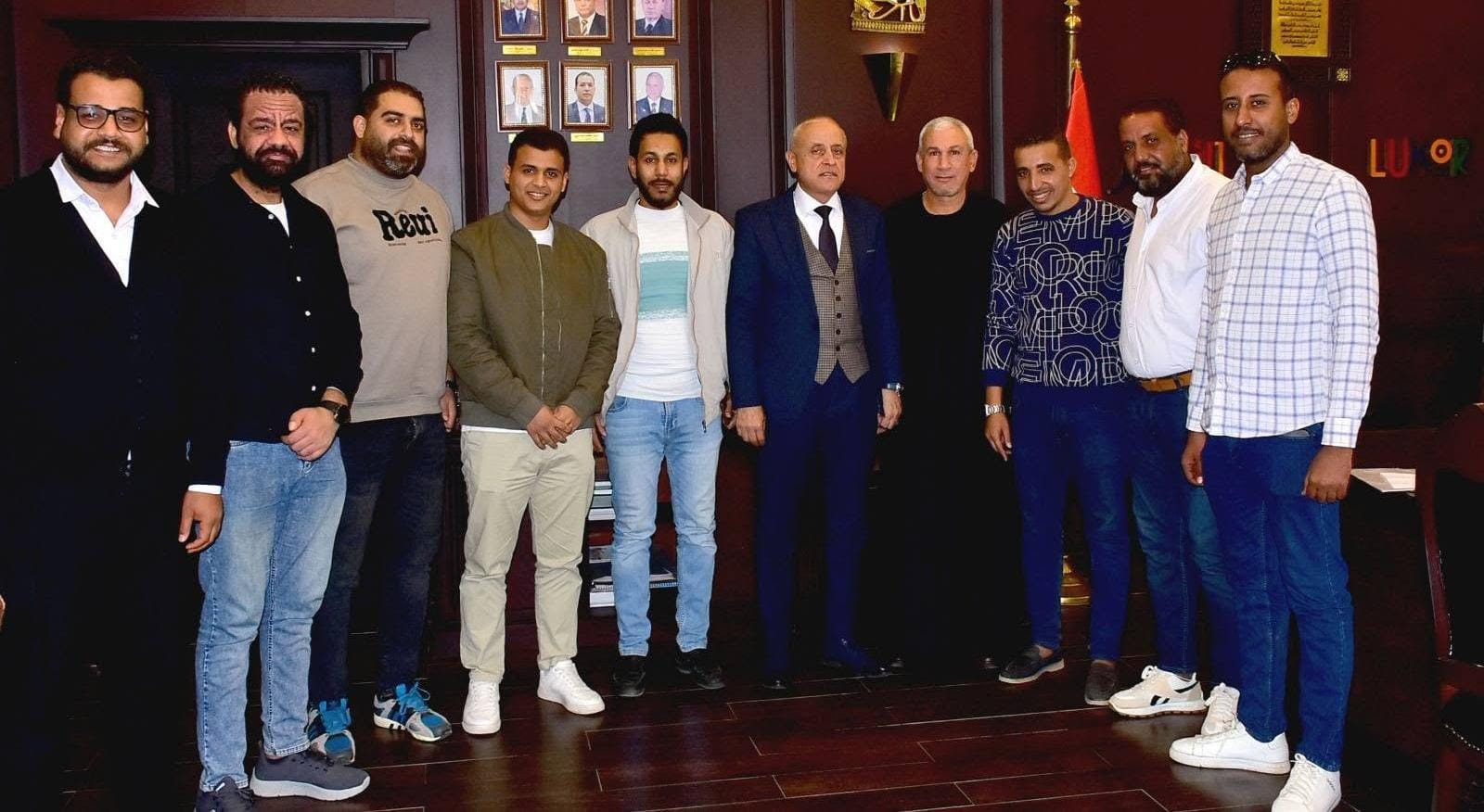 محافظ الأقصر يستقبل وفد شباب الضبعية لعرض مطالب خدمية وتنموية للقرية
