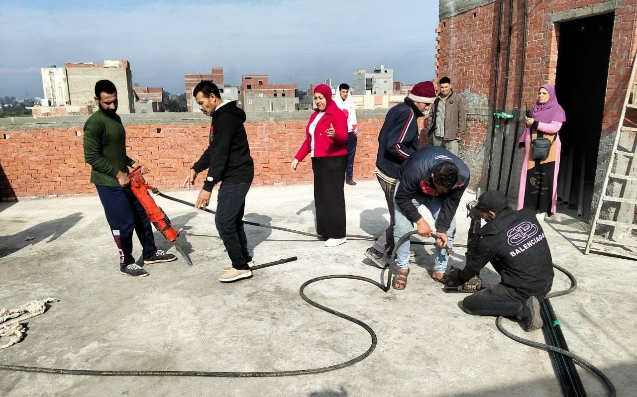 إزالة حالة بناء مخالف بمدينة الروضة بمحافظة دمياط