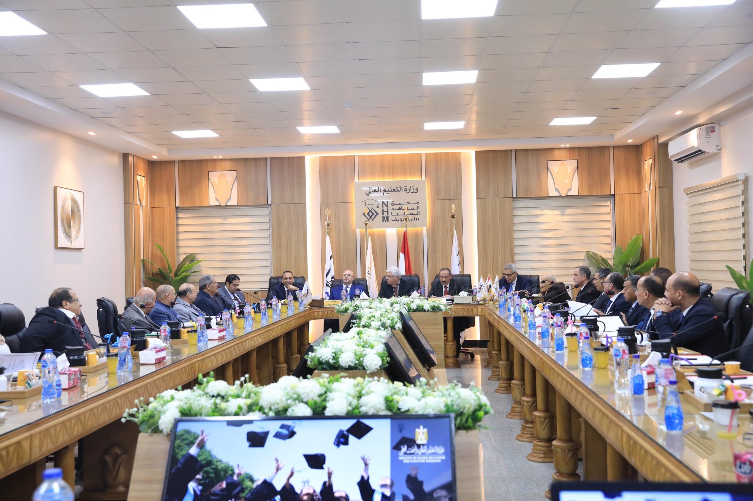 عاشور يترأس اجتماع المجلس الأعلى لشئون المعاهد العالية الخاصة ببني سويف