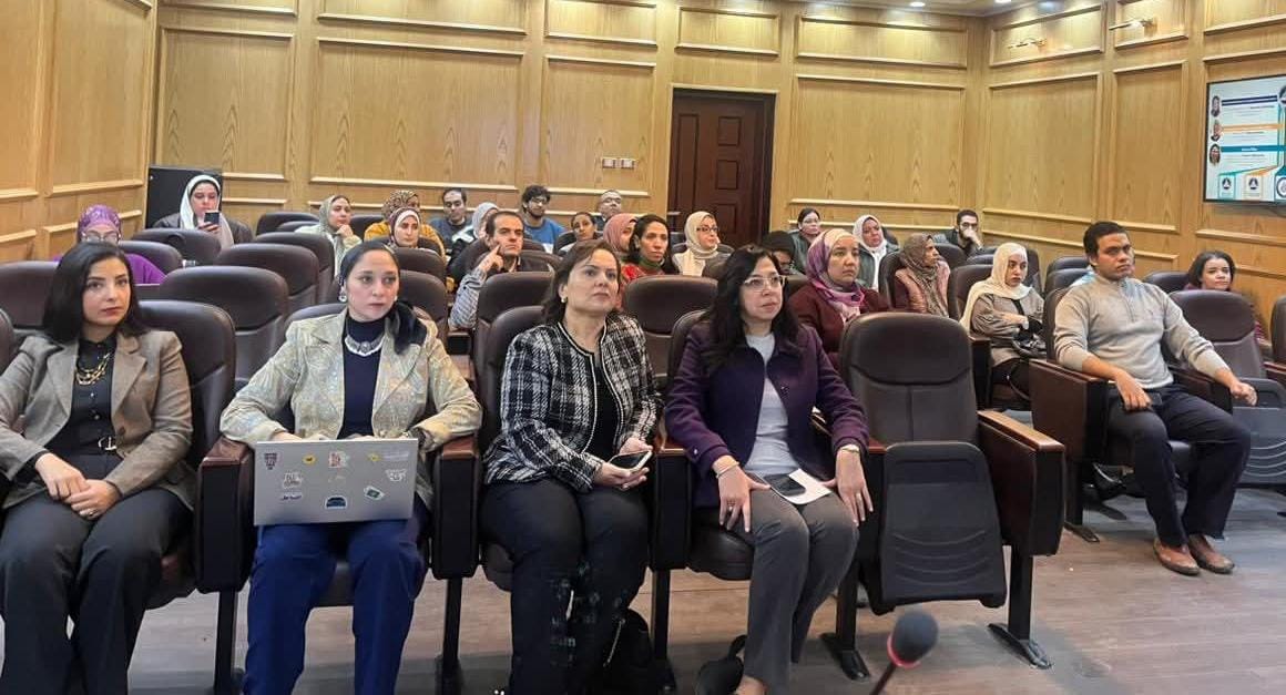 صيدلة عين شمس تنظم ندوة تعريفية عن "ادارة المنح والمشروعات"