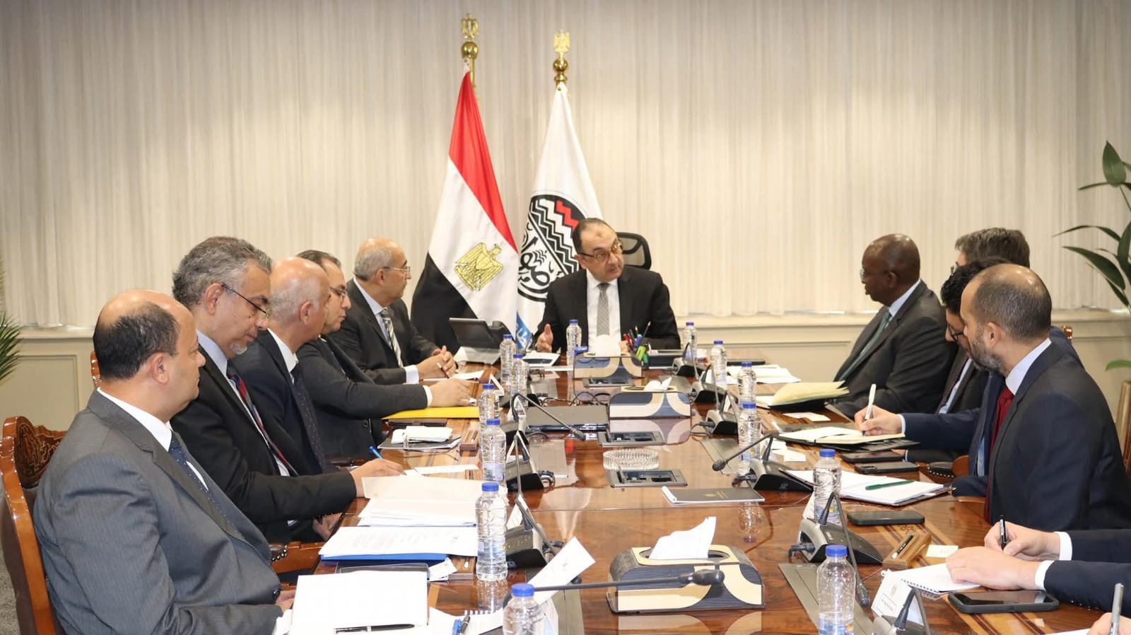 وزير قطاع الأعمال يستقبل وفداً رفيع المستوى من مجموعة البنك الدولي
