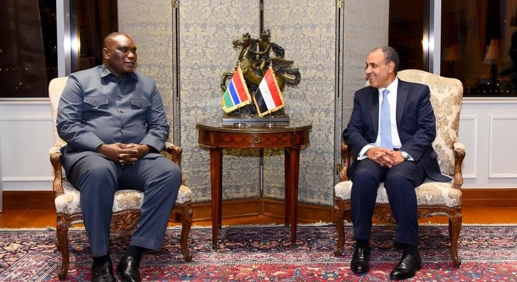 وزير الخارجية يلتقي وزير خارجية جامبيا لبحث سبل تعزيز العلاقات الثنائية
