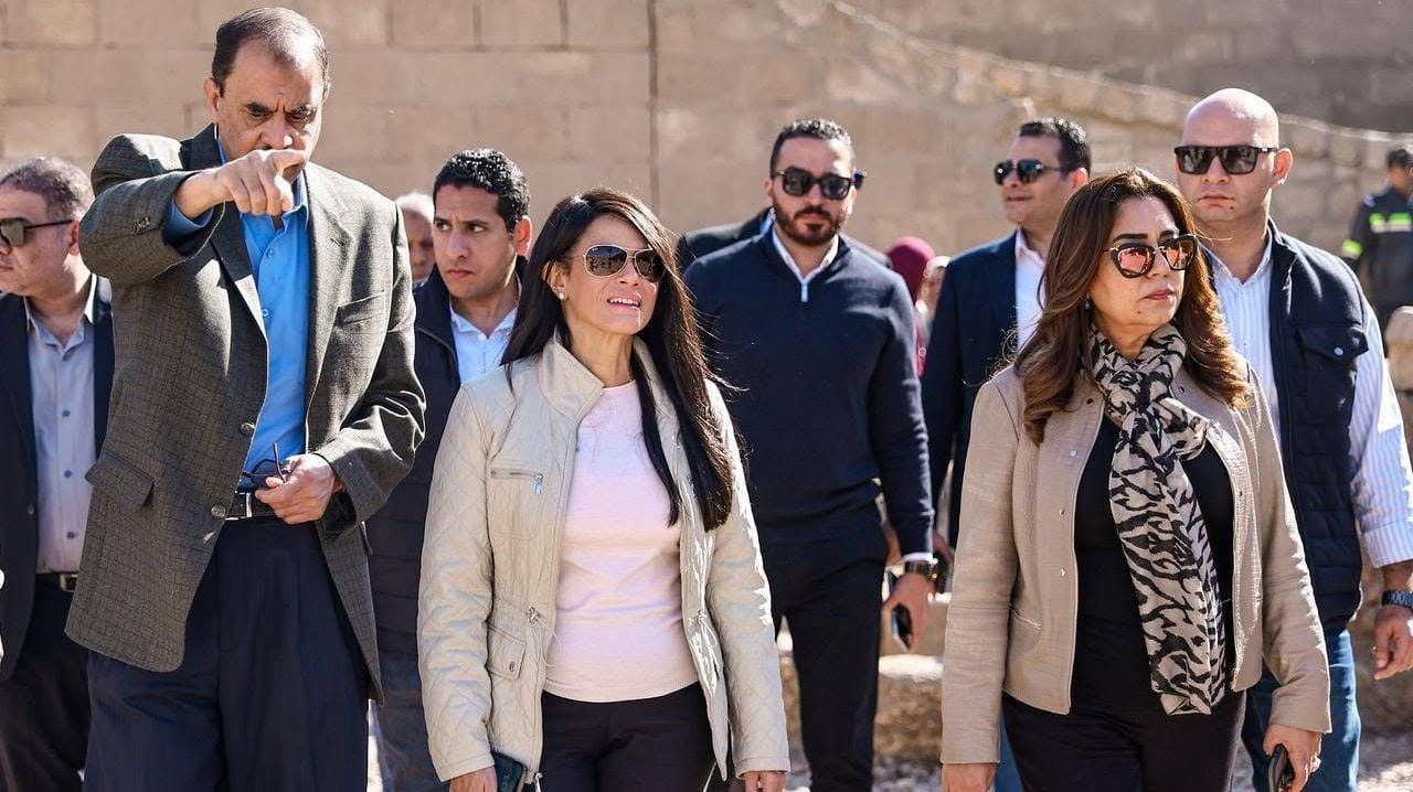 وزيرة التخطيط ووزيرة التنمية المحلية ومحافظ سوهاج يتفقدون قرية النساجين