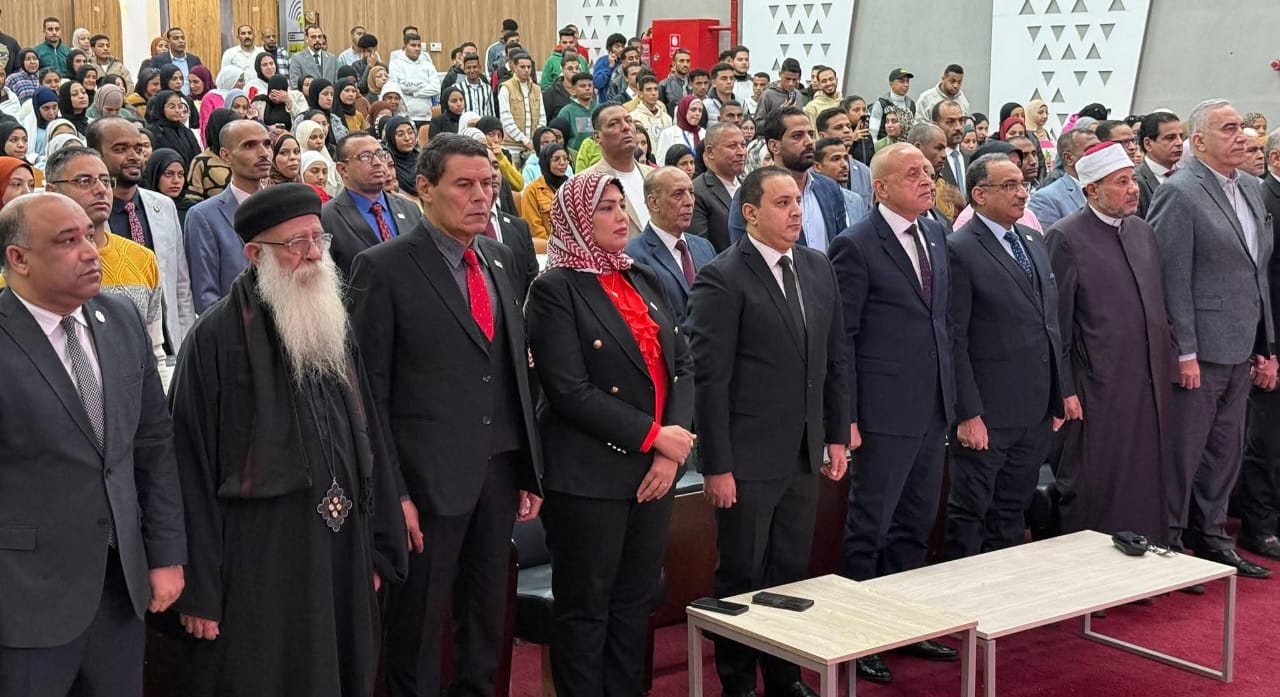 جامعة الأقصر تشارك في مؤتمر شباب التكنولوجيين بجامعة طيبة التكنولوجية