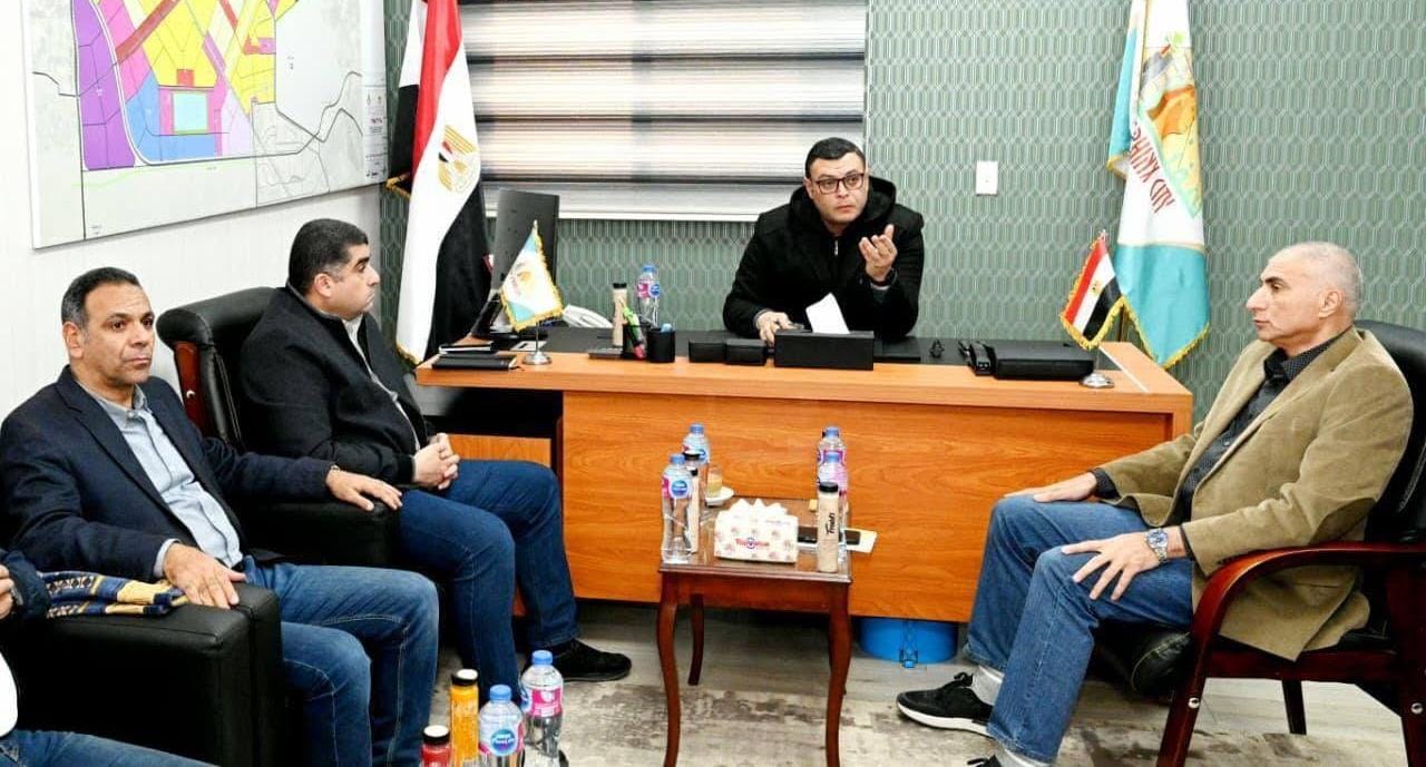 وزير الإسكان يعقد اجتماعاً بمقر جهاز مدينة سفنكس الجديدة
