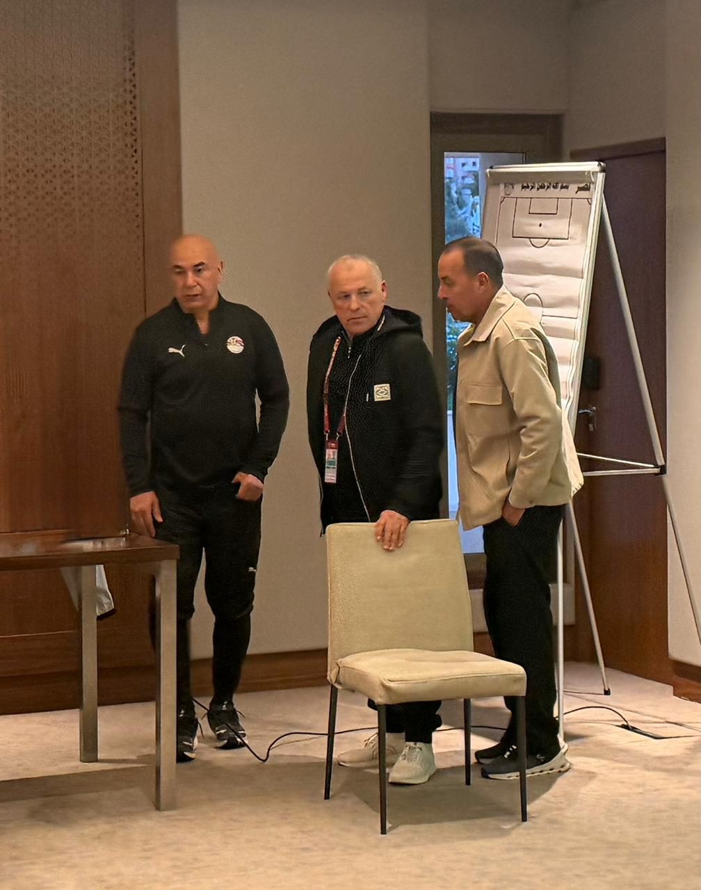 هاني أبو ريدة يجتمع بالمنتخب قبل مواجهة زيمبابوي غداً
