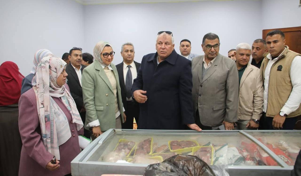 الزملوط يتفقد المجمع الاستهلاكي للسلع الغذائية والمعمرة بمجمع المصالح الحكومية