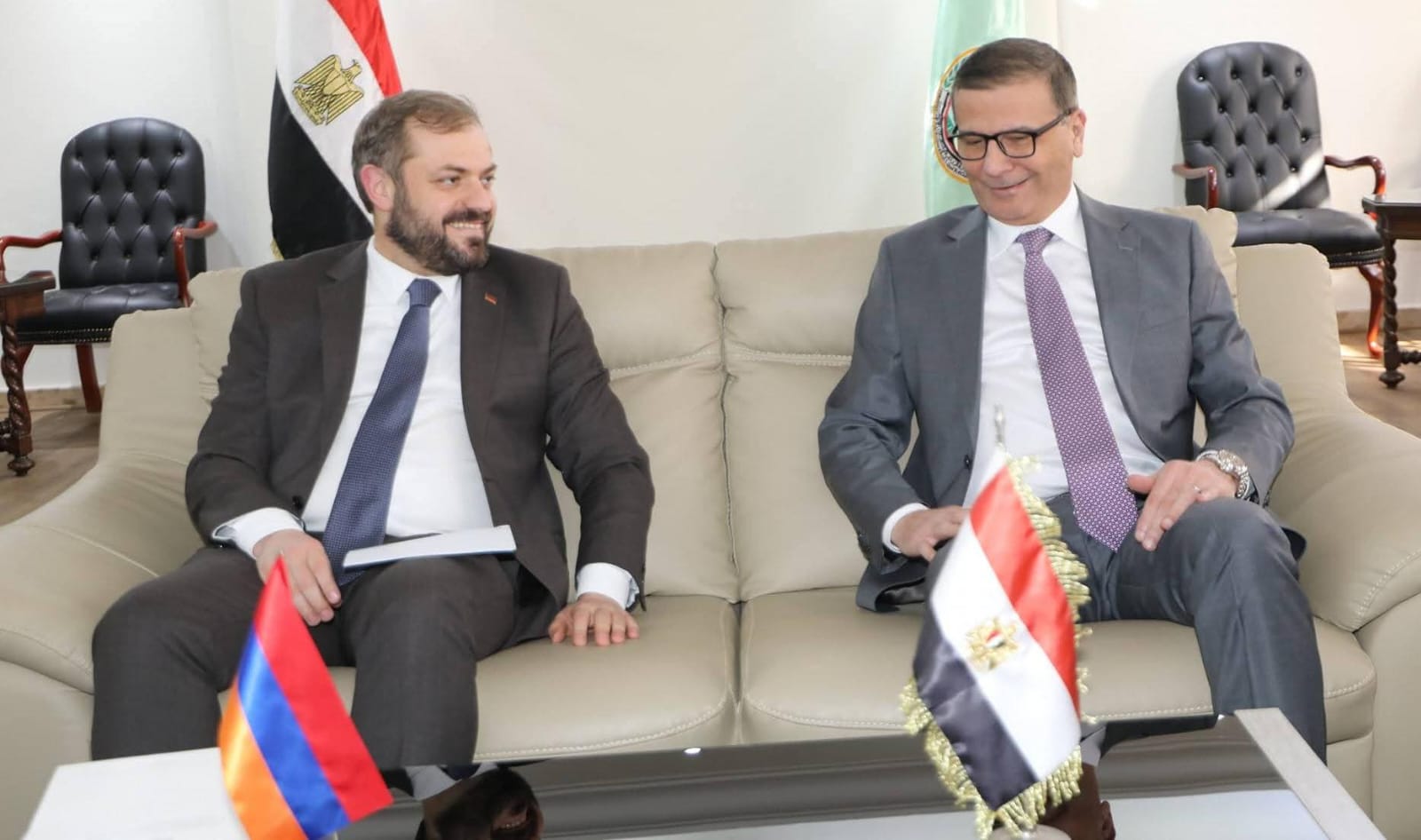 وزير الزراعة يبحث مع وزير الاقتصاد الأرميني زيادة فرص الاستثمار المشترك