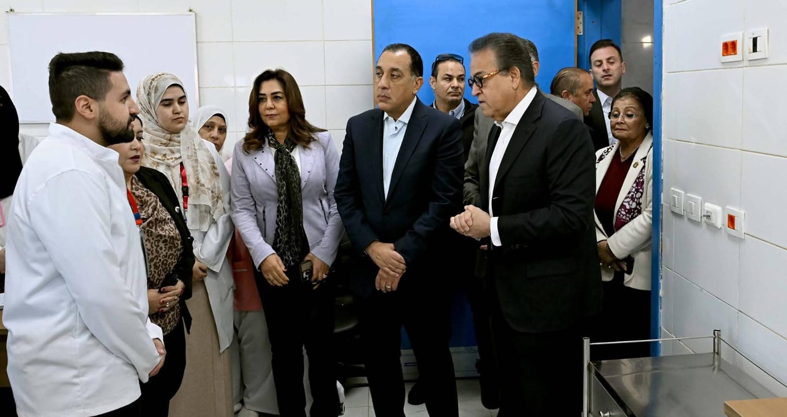 رئيس الوزراء يتفقد مركز طب الأسرة بقرية الفهميين بالجيزة