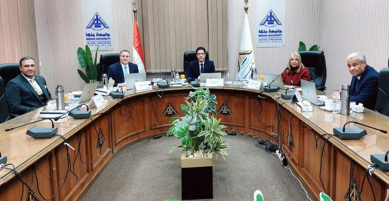 رئيس جامعة بنها يترأس لجنة اختيار عميد كلية علوم الرياضة